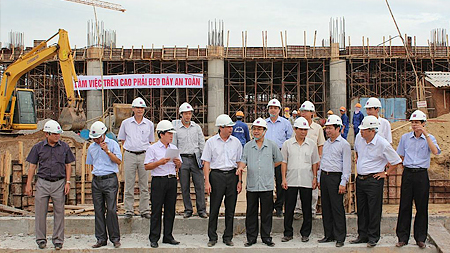 Chủ tịch UBND tỉnh Nam Định kiểm tra tiến độ thi công các công trình phục vụ Đại hội TDTT toàn quốc lần thứ VII năm 2014